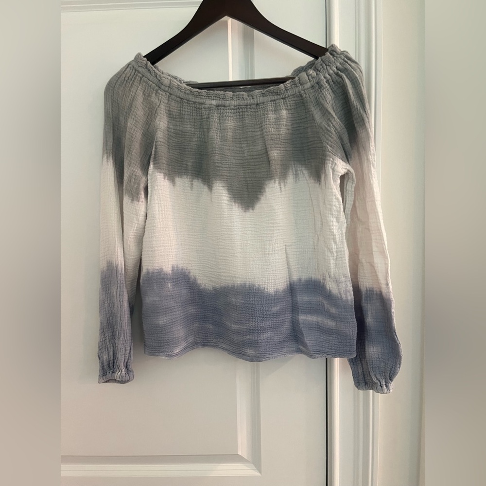 Red Haute women’s off shoulders top Sz. S